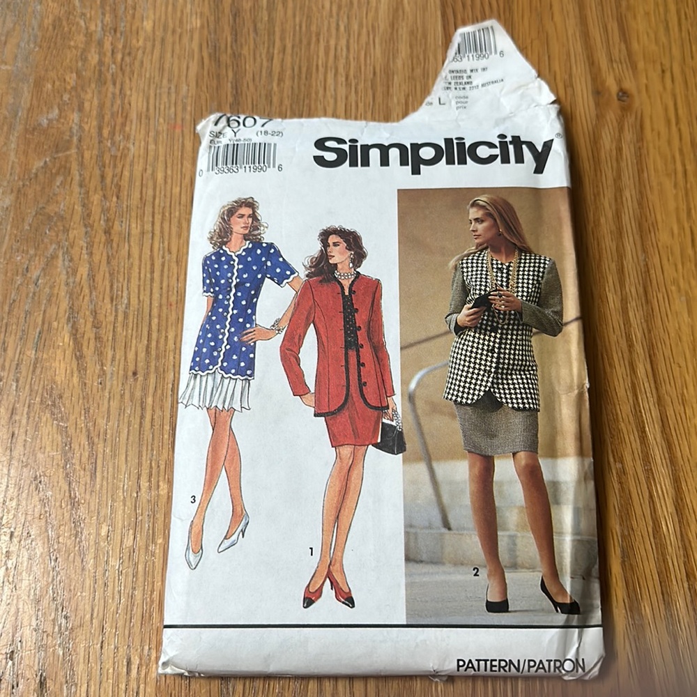Vintage uncut sewing pattern Simplicity 7607 lined jacket and skirt